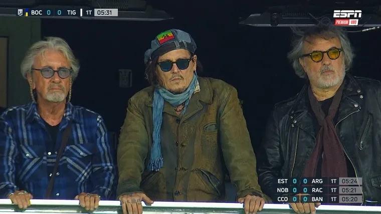 Johnny Depp sorprendió en la Bombonera y vivió el partido como un hincha más: "¡Dale Boca!"