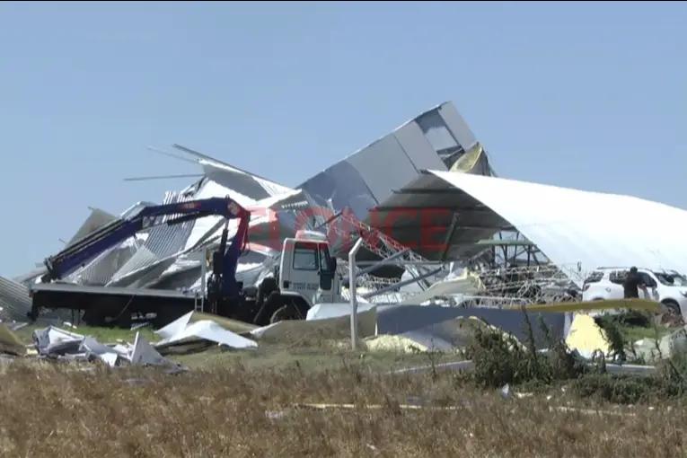 Crespo: El fuerte temporal provocó destrozos en galpones ubicados sobre ruta 12