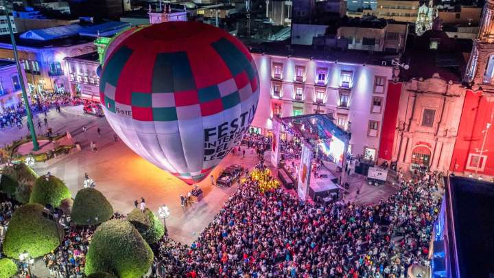 Inauguran con Encendido y Desfile el Festival del Globo en León, Guanajuato