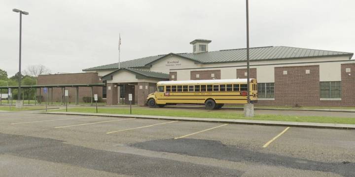 Elementary teacher arrested, accused of pinching student during school hours