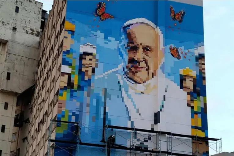 "Fe, trabajo y dignidad": Pintaron un mural del papa Francisco en ciudad entrerriana