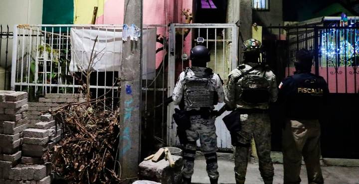 FGE ejecuta tres cateos relacionados con delitos contra la salud en Morelia; se aseguraron mil 942 dosis de narcótico