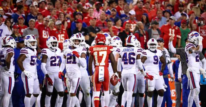 Buffalo Bills sign Mecole Hardman, Super Bowl champion wide receiver