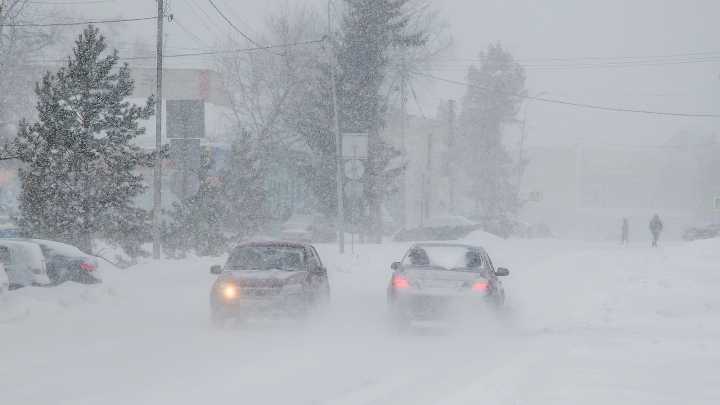 Locals Celebrate As U.S. State's Blizzard Conditions Trigger "No Travel" Advisory After Major Road Crash, Larger Winter Storm Follows