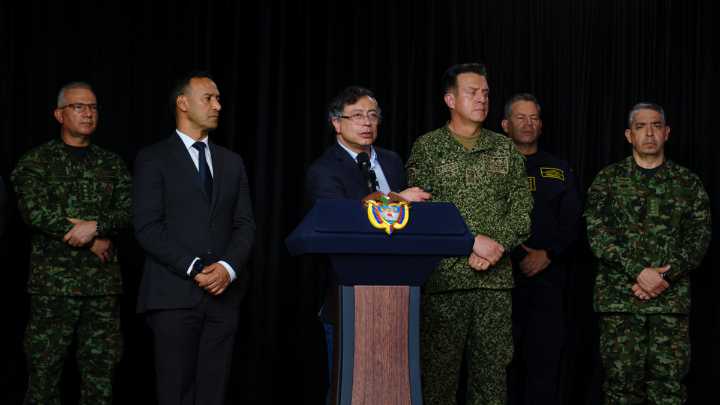 Presidente Gustavo Petro pidió perdón por muerte de niños y adolescentes en bombardeos y los calificó como 'menores combatientes'