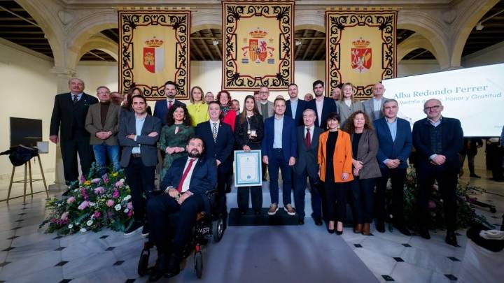 Alba Redondo se convierte en la primera mujer en recibir la Medalla de Oro, de Honor y Gratitud de la Provincia de Albacete