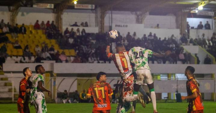 El fútbol vuelve al estadio Mora Mora : empezó la edición 2025 de la Copa Ciudad Pereira