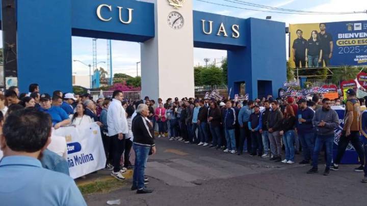 Empleados de la UAS se manifiestan en Culiacán pidiendo más presupuesto y respaldando al Rector
