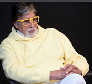 Amitabh Bachchan unable to contain his joy as he shares billboards with Abhishek, Akshay and SRK