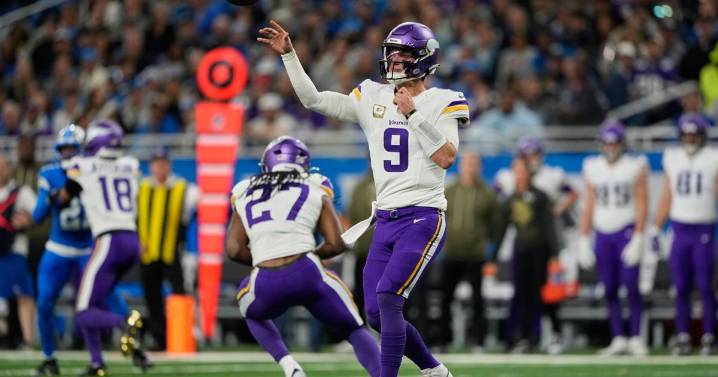 J.J. McCarthy throws for 2 TDs and runs for a score in his return as Vikings beat Lions 27