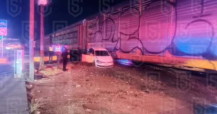 Tren arrolla a automóvil en Toluca: ¿Qué paso con el conductor? Autoridades recomiendan respetar semáforos y señales