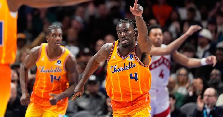 Raptors' win streak snapped in OT loss to Hornets