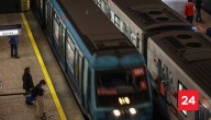 Metro cierra estaciones en la Línea 1 por persona en la vía