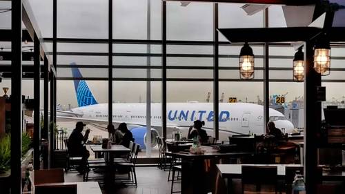 EWR travelers share frustrations over airport flight delays, cancellations amid government shutdown, ATC staff shortages