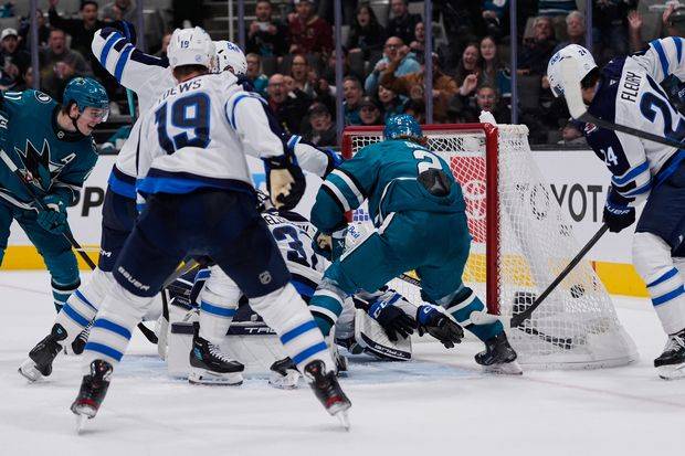 Jets lose 2-1 to the San Jose Sharks in NHL action on Friday night