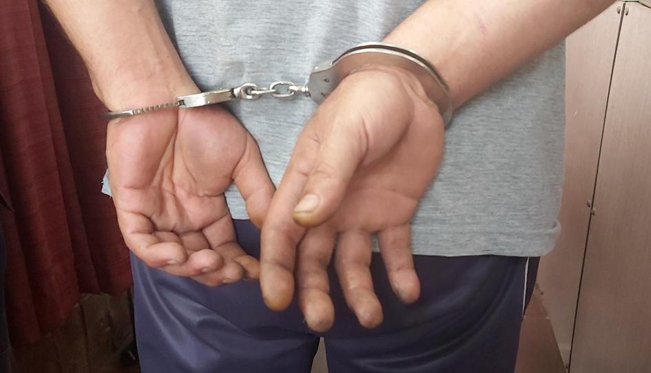 ¡Horror en la ciudad! Capturan a un hombre tras brutal ataque con tijeras.