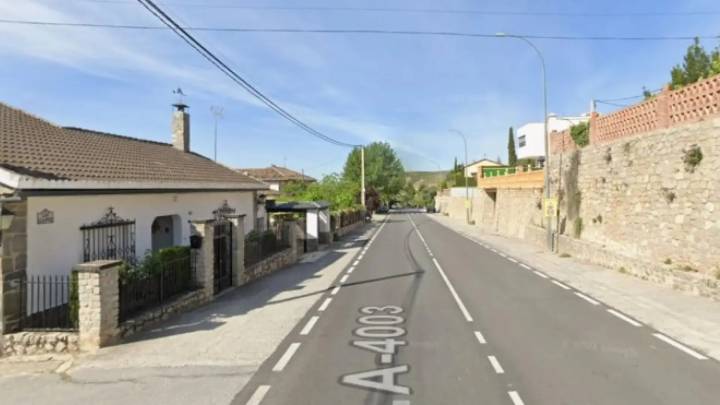 Mueren dos jóvenes de 21 y 17 años al chocar su coche con un muro en Granada