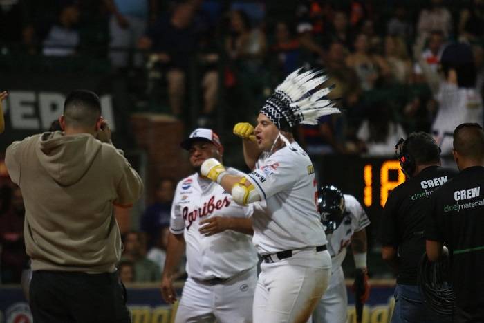 Balbino Fuenmayor vivió una jornada histórica en otra remontada para Caribes de Anzoátegui (+Videos)