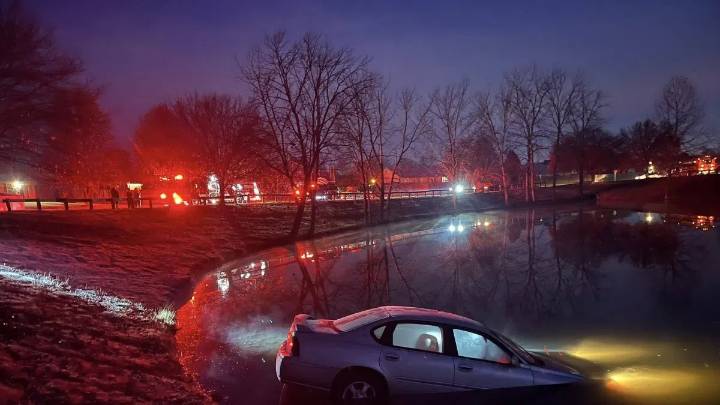 Franklin Police, Fire crews rescue car from lake