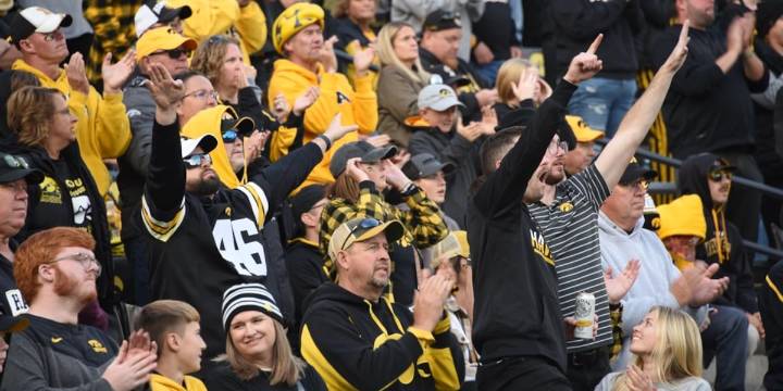 Hawkeyes to play for sold out crowd, warn fans what to watch for when buying tickets