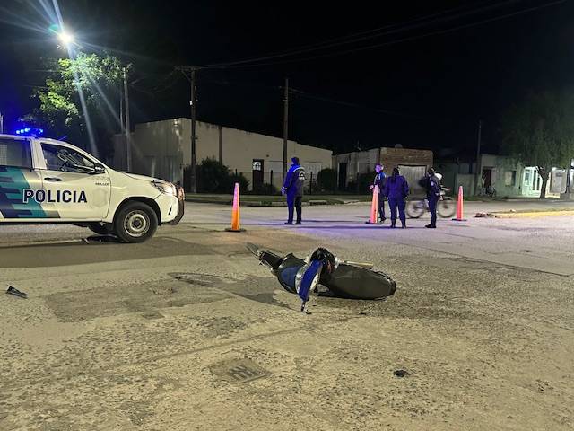 Un menor de 13 años hospitalizado tras colisionar en moto