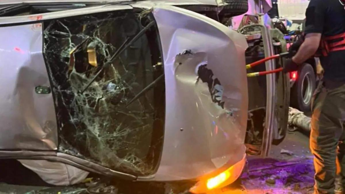 Pareja resulta lesionada tras volcadura en la zona de la caseta 4 en Culiacán