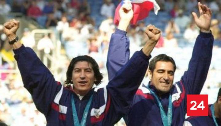 Ha pasado 25 años: Así luce la medalla de bronce que ganó la Selección Chilena en Sídney 2000