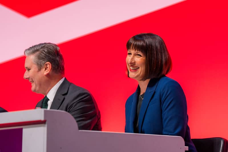 Pound-to-Euro Drops on Reeves Speech