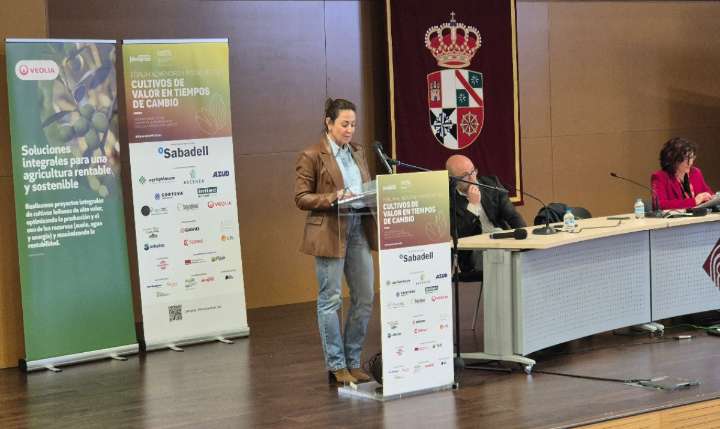 Comparten ideas en Albacete para afrontar los retos de cultivos como la almendra y el pistacho