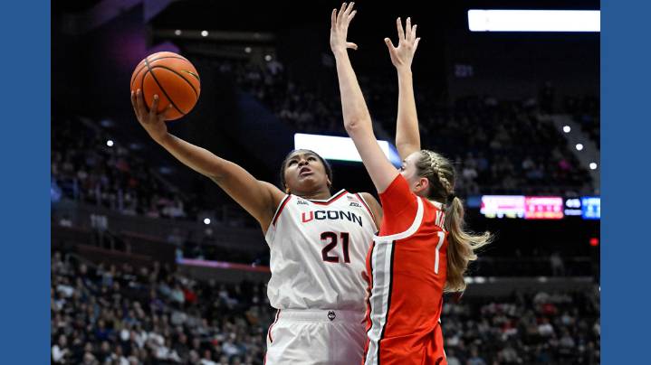 Sarah Strong's double-double leads top-ranked UConn past Ohio State 100