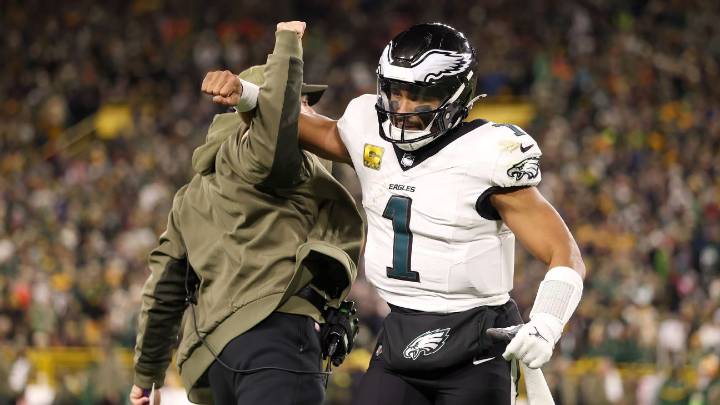 Eagles poke fun at Packers, topping NFL Week 10 trolls
