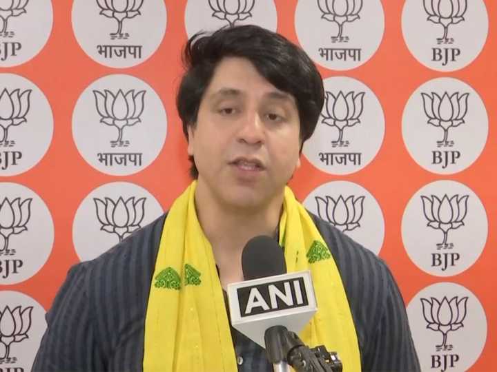 "If someone keeps national interest above 'Parivaric', fatwa is issued": BJP slams Congress