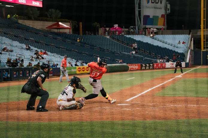 Águilas de nuevo solitario en la punta tras vencer a Leones