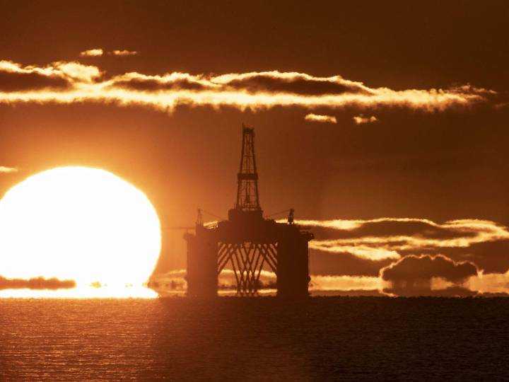 Keeping windfall tax is right thing to do, says Reeves amid concerns over jobs