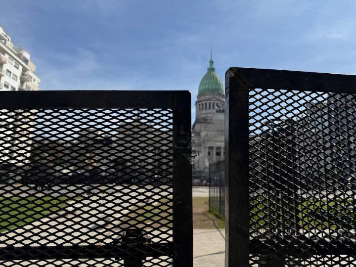 Apuesta al recambio. El Gobierno paraliza el Congreso y deja caer proyectos claves: desde la privatización de Aerolíneas al presupuesto 2026