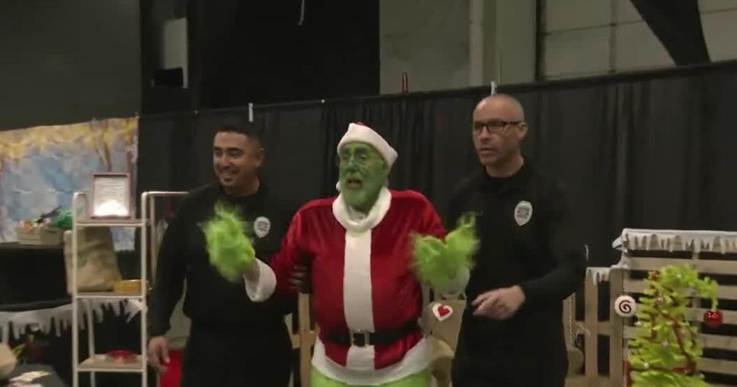 Tri-Cities Holiday Expo begins in Pasco with Grinch appearance