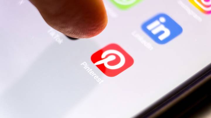 Pinterest shares plummet 20% on earnings miss, weak forecast