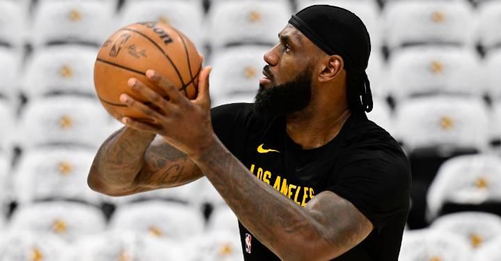 LeBron James returns to practice, questionable vs. Jazz