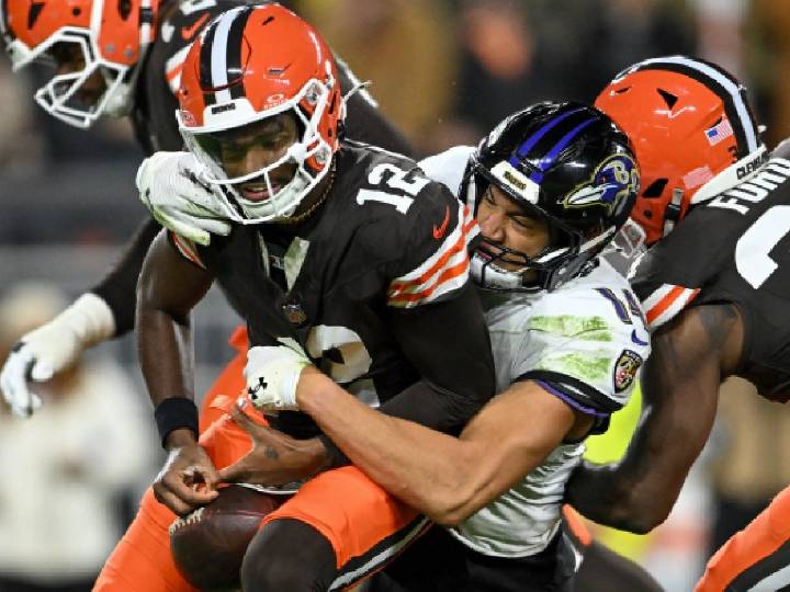 ¡La espera terminó! Le dan su bienvenida a novato en la NFL