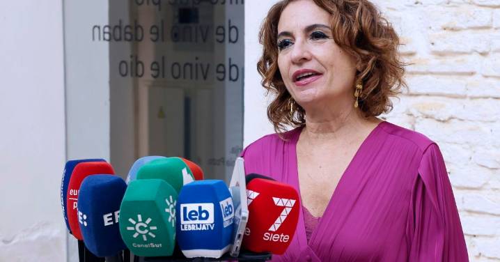 Montero avisa a Ábalos que ni el Gobierno ni el PSOE "se van a dejar chantajear" con sus "mentiras" para defenderse