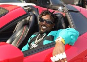 Exestrella de la NFL es extraditado a EEUU por intento de asesinato