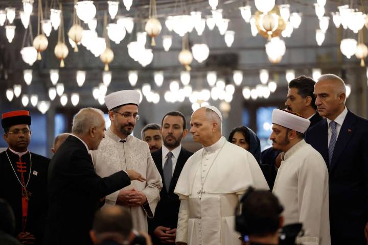 Un papa con estilo propio. Un gesto rebelde, un auto blindado e inglés: León XIV marca diferencias con Francisco en su debut internacional