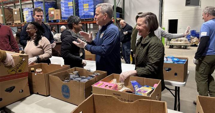 NC leaders volunteer at food bank, announce $22M aid amid SNAP shutdown crisis affecting millions :: WRAL.com