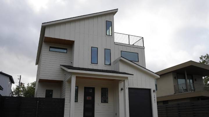 Texas woman sues Austin developers over stolen property and forged deed