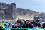 Manifestantes de marcha ‘Generación Z’ derriban vallas de Palacio Nacional