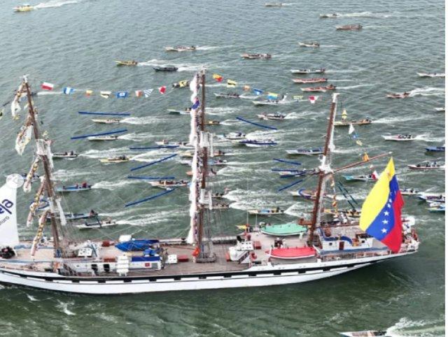 Buque Escuela Simón Bolívar llegó al Zulia a celebrar Día de La Chinita