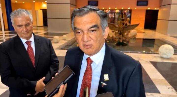 Gobernador detalla estrategias para formación de especialistas y regularización laboral