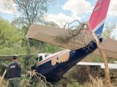 Se estrelló una avioneta narco con matrícula de Bolivia en un campo de Salta: llevaba 130 kilos de cocaína