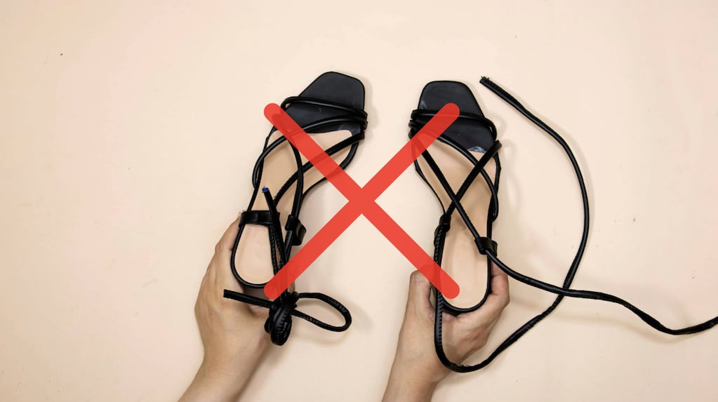 Decile chau a las sandalias negras: la nueva tendencia para este verano 2026