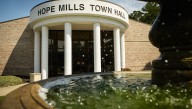How much do top earners in the town of Hope Mills make in 2025?